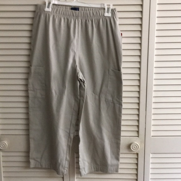 Basic Editions Pants - Basic Editions ladies capris size small